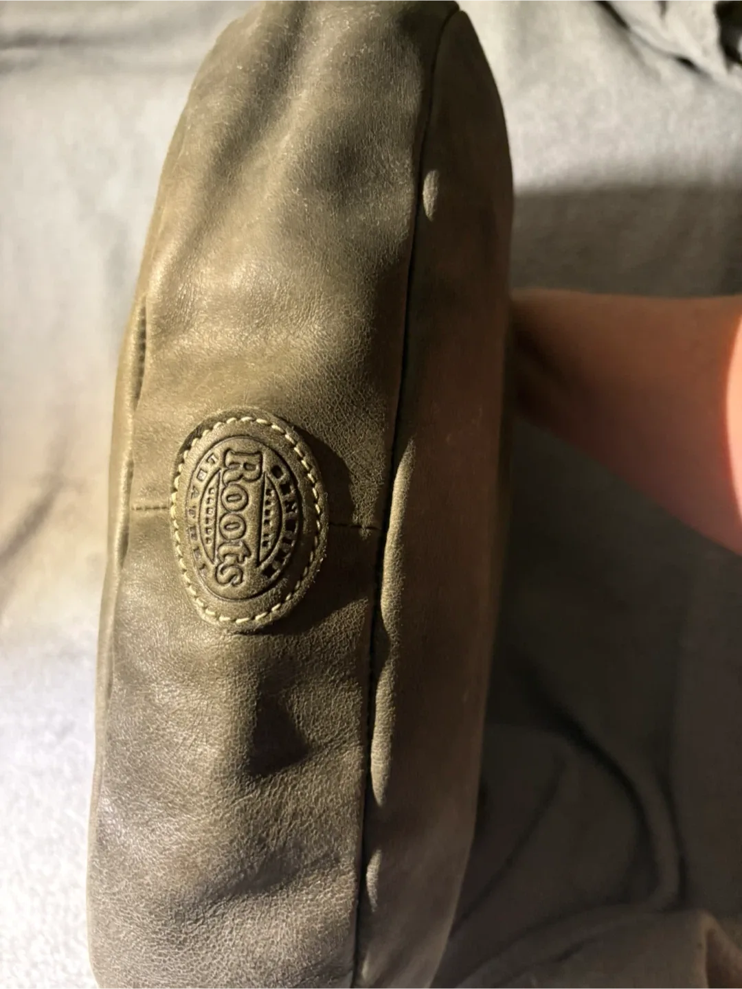 Roots Genuine Leather Hobo Bag - Olive Green image indicator(10)