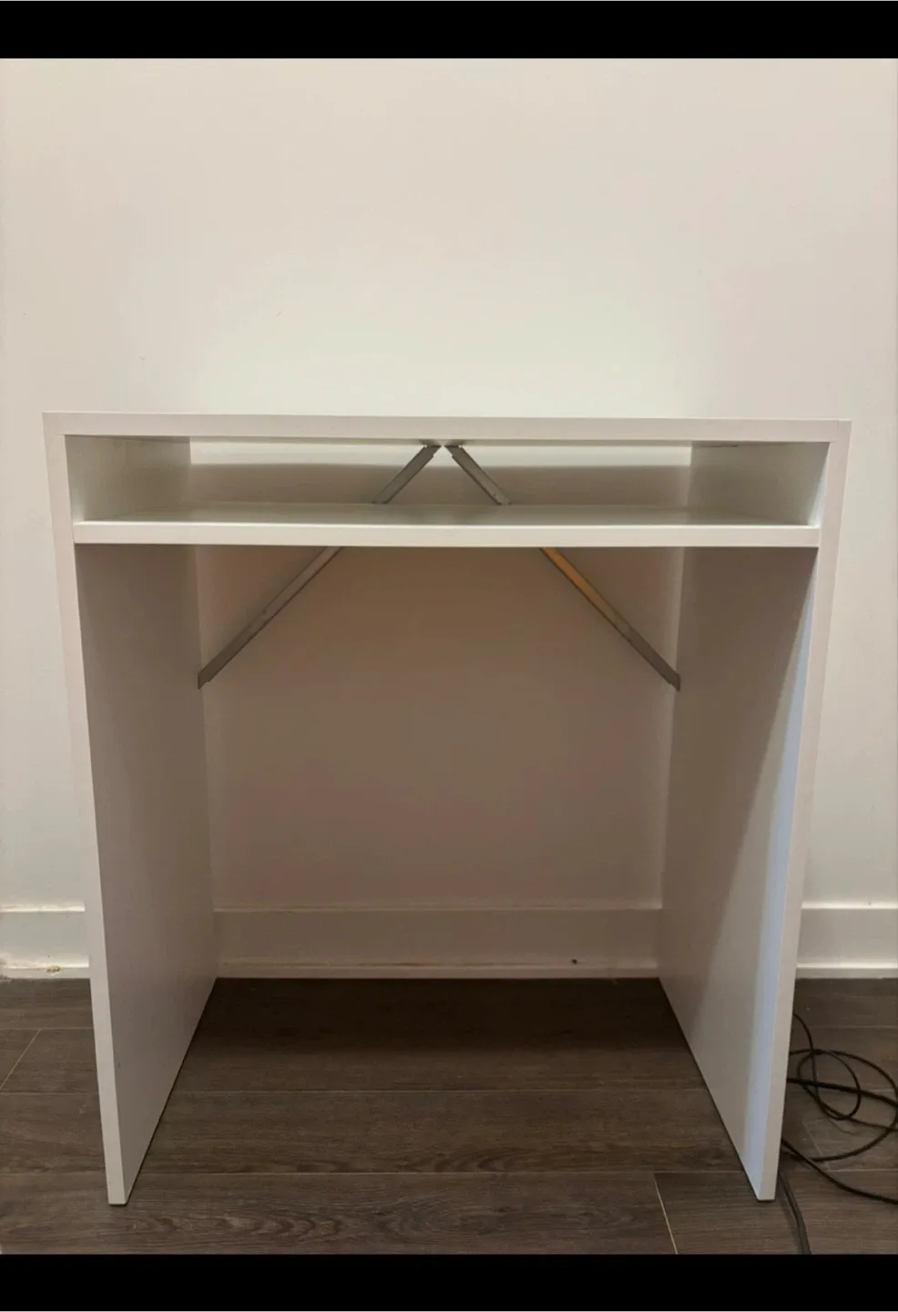 Ikea White Desk (TORALD) image indicator(8)