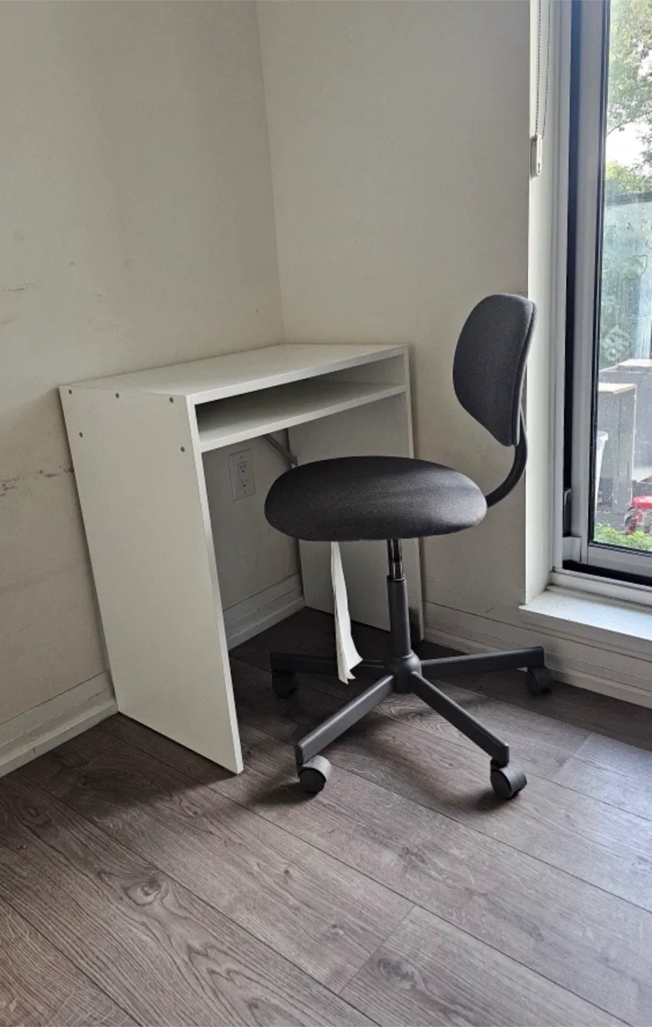 Ikea White Desk (TORALD) image indicator(6)