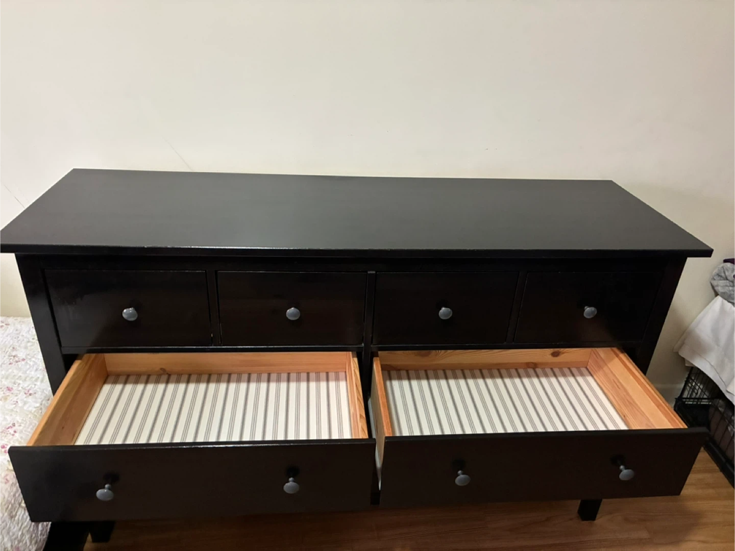 IKEA 8- Drawer Dresser /Comoda de 8 cajones - photo 2