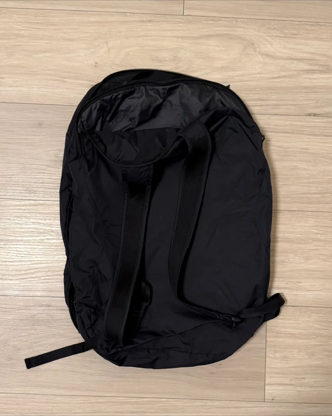 MEC Vapour light Carry-On Pack - Black image indicator(4)