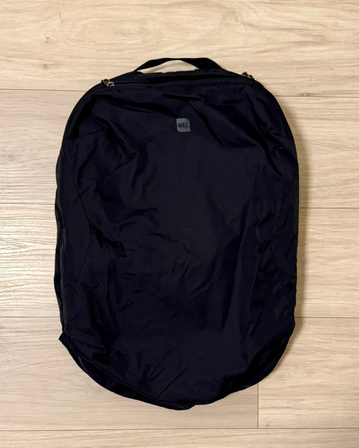 MEC Vapour light Carry-On Pack - Black image indicator(2)