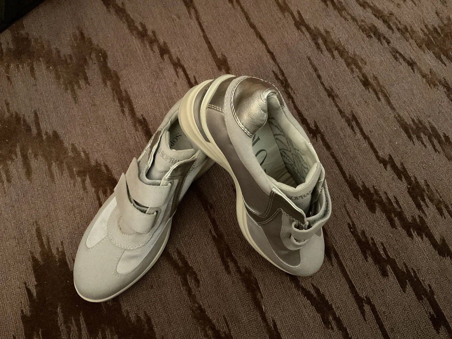 Solo Soprani Silver Sneakers image indicator(2)