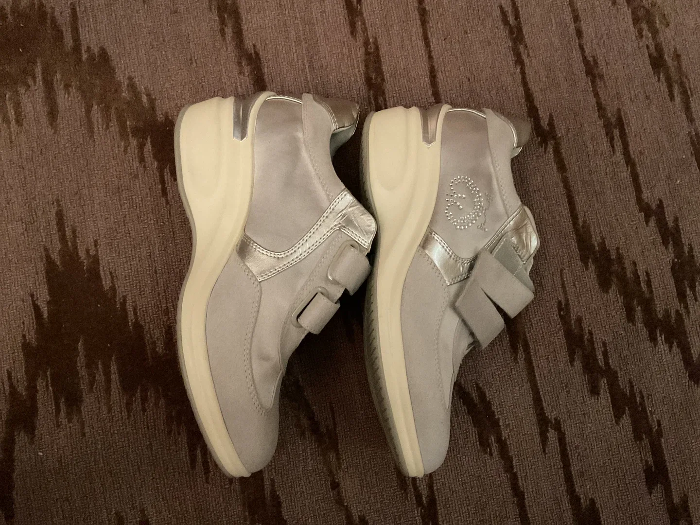 Solo Soprani Silver Sneakers image indicator(4)