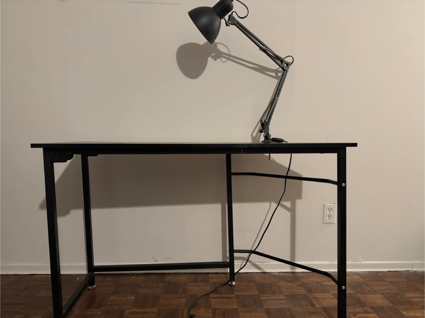 Black Desk no Lamp