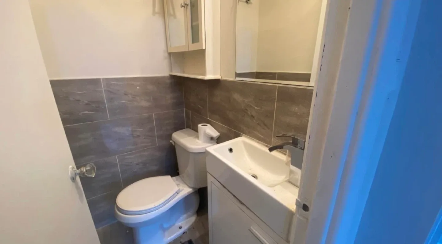 Private Room with bathroom image indicator(2)