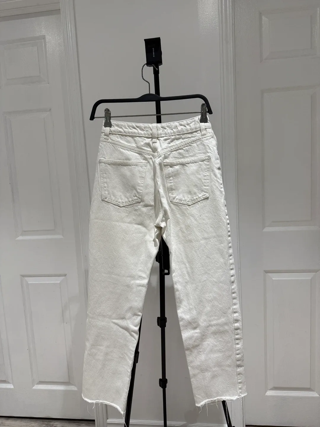 Zara White Jeans image indicator(3)