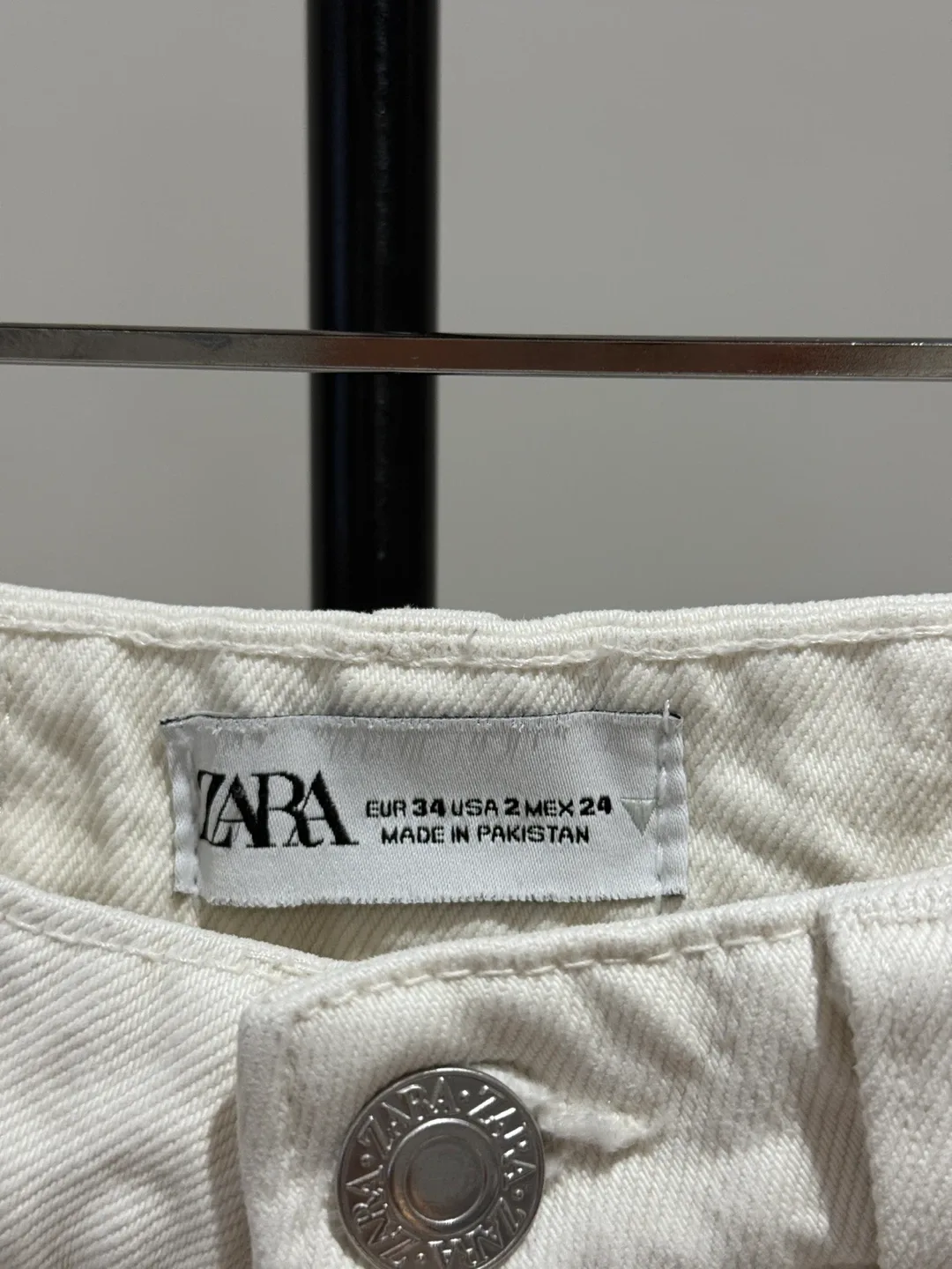 Zara White Jeans image indicator(4)