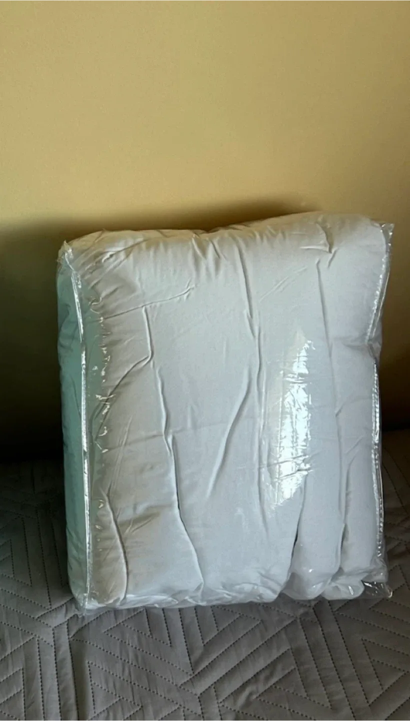 Amazon Basics Twin Comforter Set - Mint Green & White thumbnail
