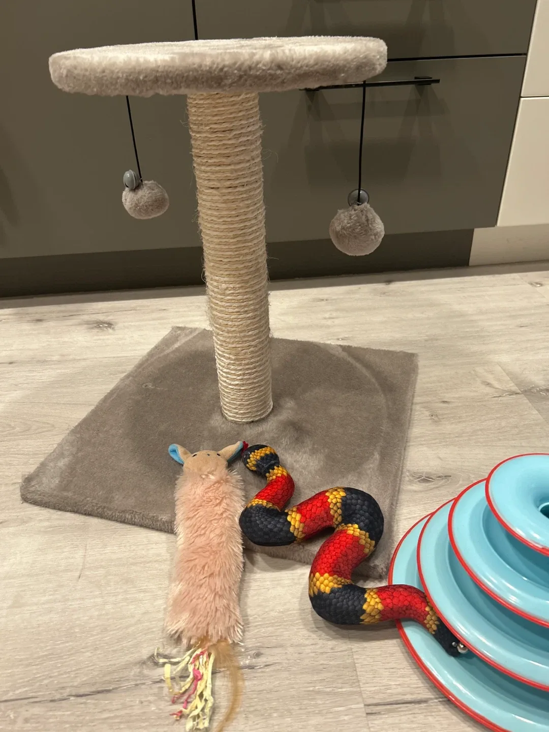 Cat Tree, Snake Toy, Mouse Toy, Ball Track Toy, Scratcher image indicator(2)