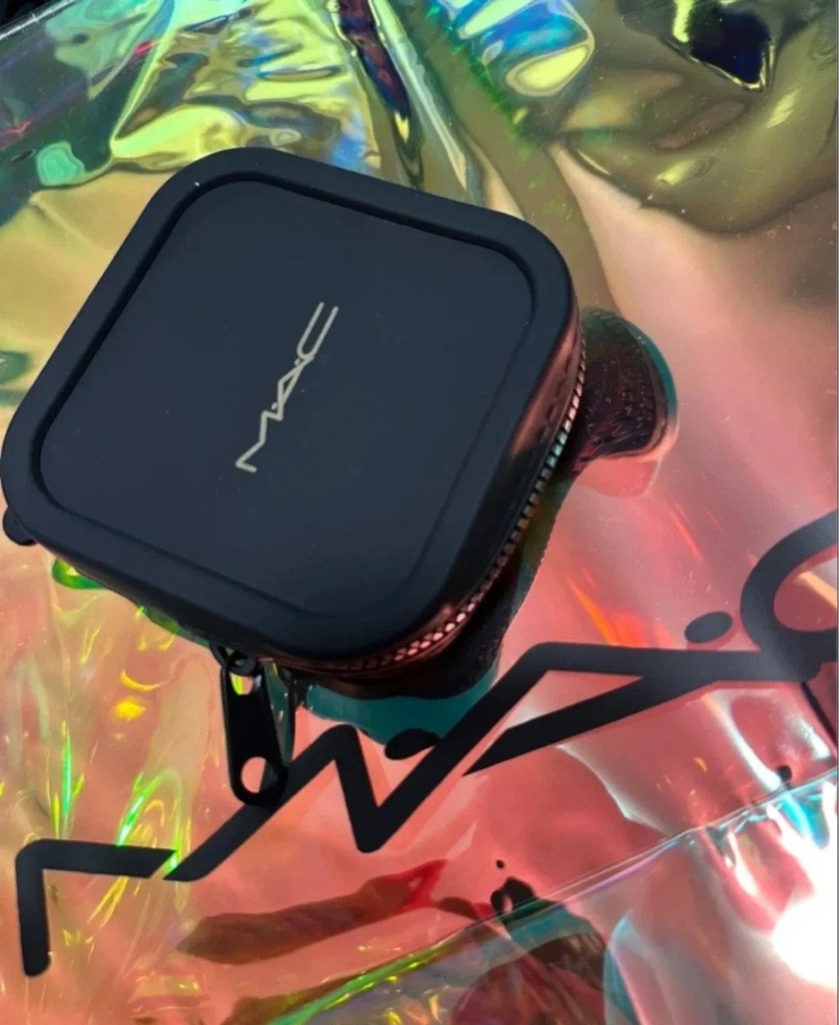 MAC Iridescent Tote Bag image indicator(3)