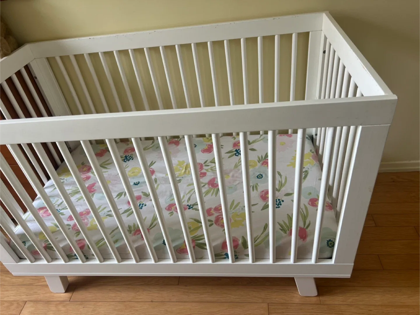 White Baby Crib image indicator(3)