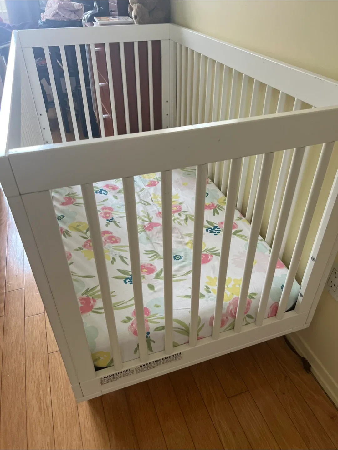 White Baby Crib image indicator(2)