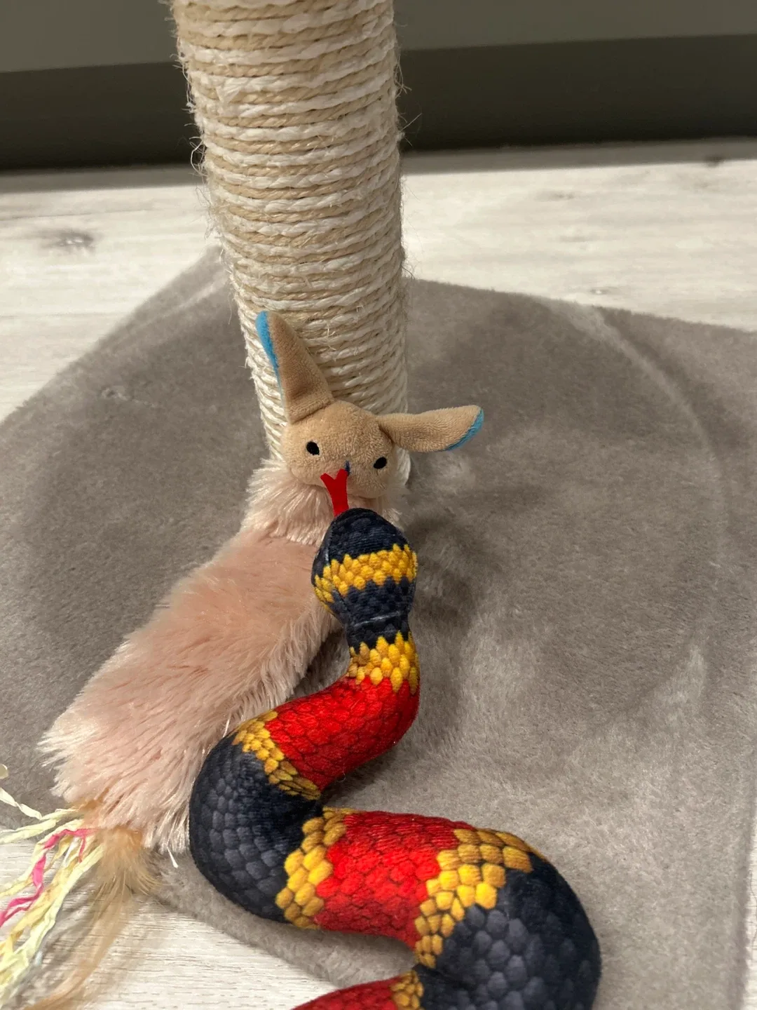 Cat Tree, Snake Toy, Mouse Toy, Ball Track Toy, Scratcher image indicator(5)