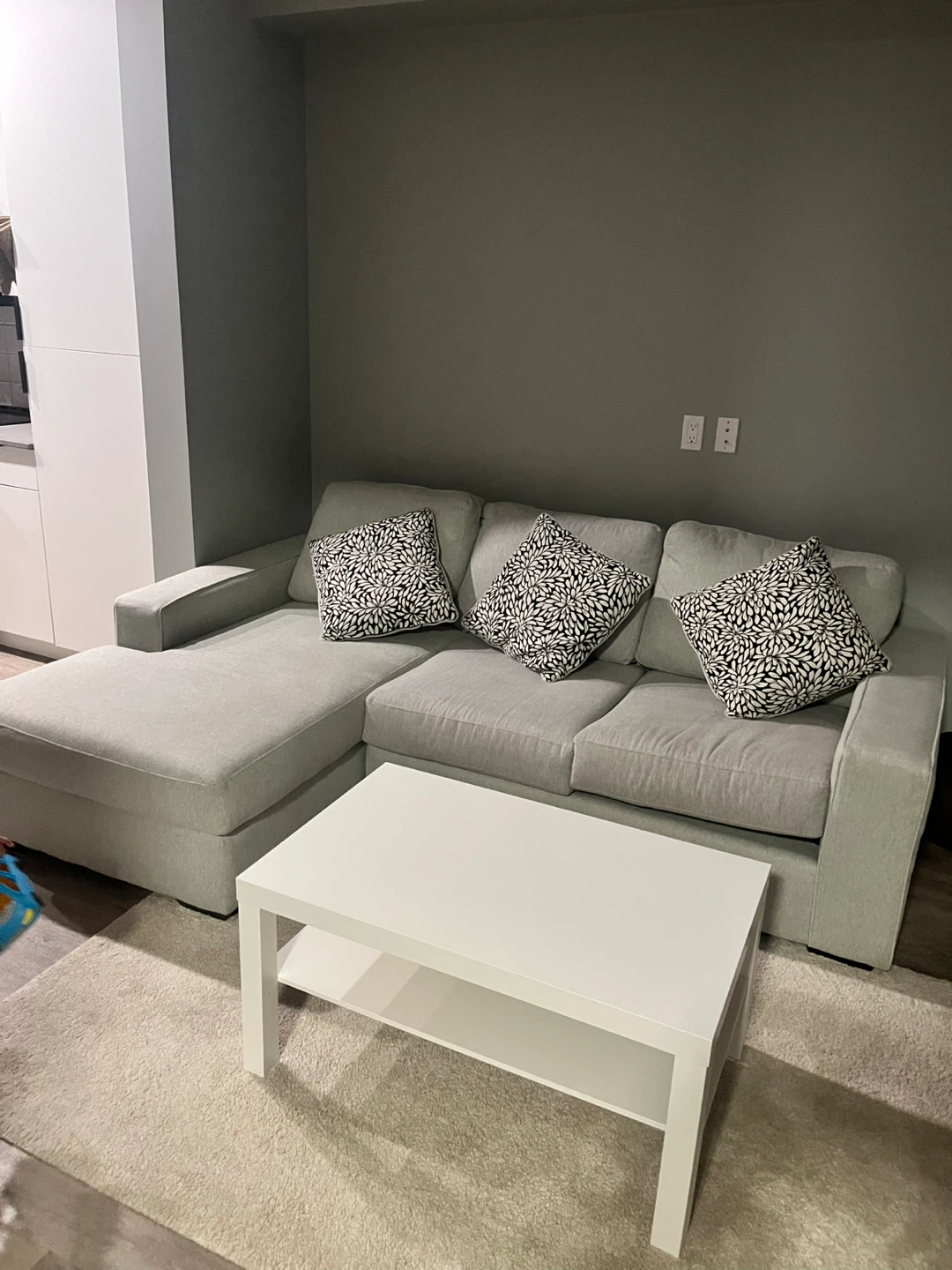 Light Grey Sectional Sofa with Pillows - photo 4