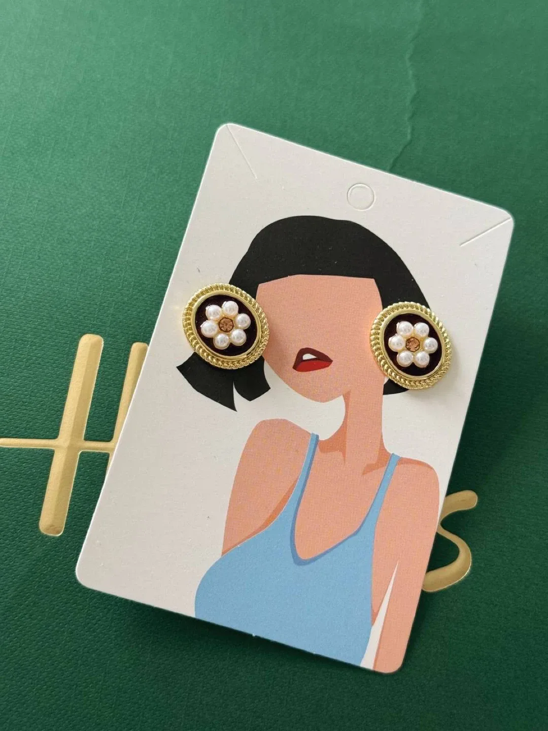 Elegant Pearl Flower Stud Earrings thumbnail