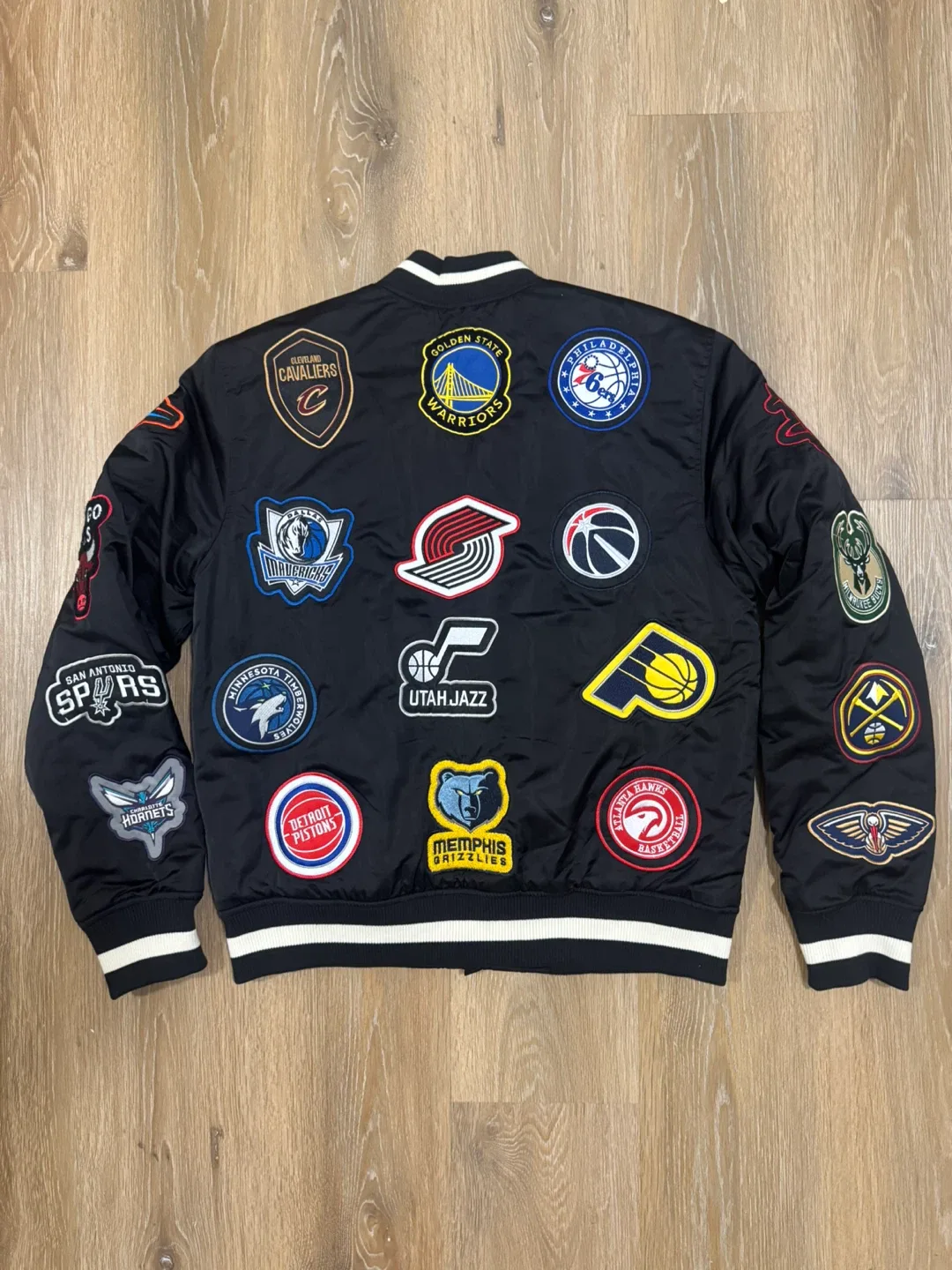 NBA All Team Black Jacket Size Medium image indicator(3)