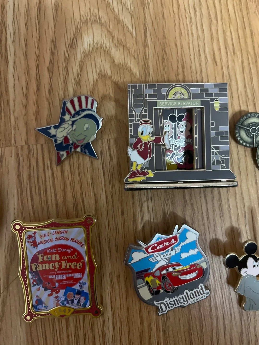 Disney Trading Pins - Various image indicator(2)
