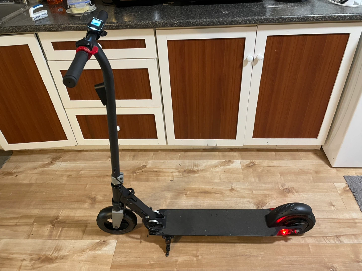 Gyroor Hs8 electric scooter