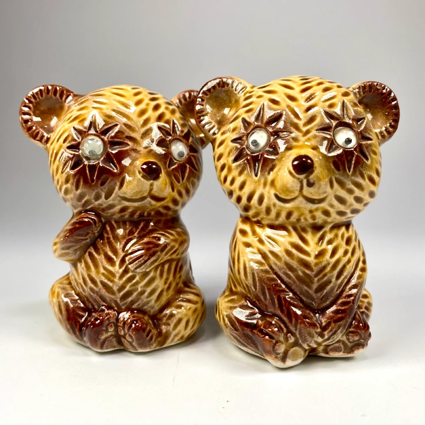 Pair of Vintage Bear S&P Shakers thumbnail