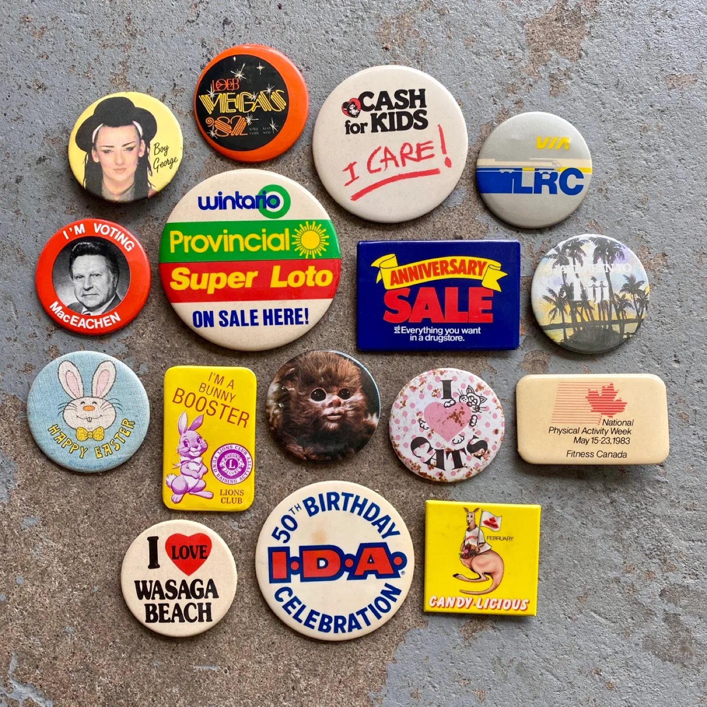 16x Vintage Pinback Buttons thumbnail