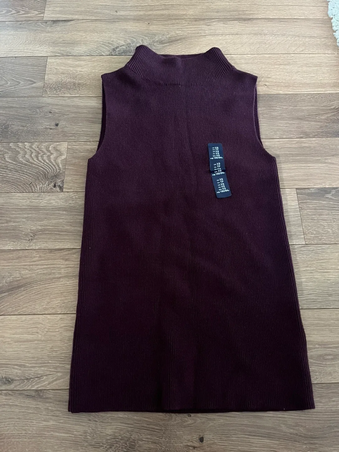 Gap XS Sleeveless Mock Neck Sweater - New with Tags! thumbnail