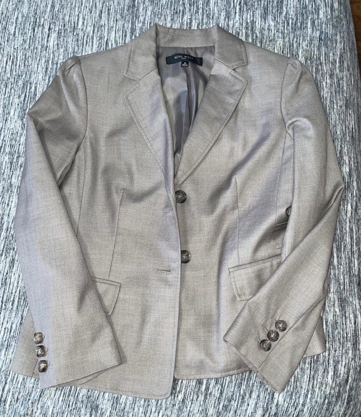 Nine West Women’s 2 pc Suit. Size 10