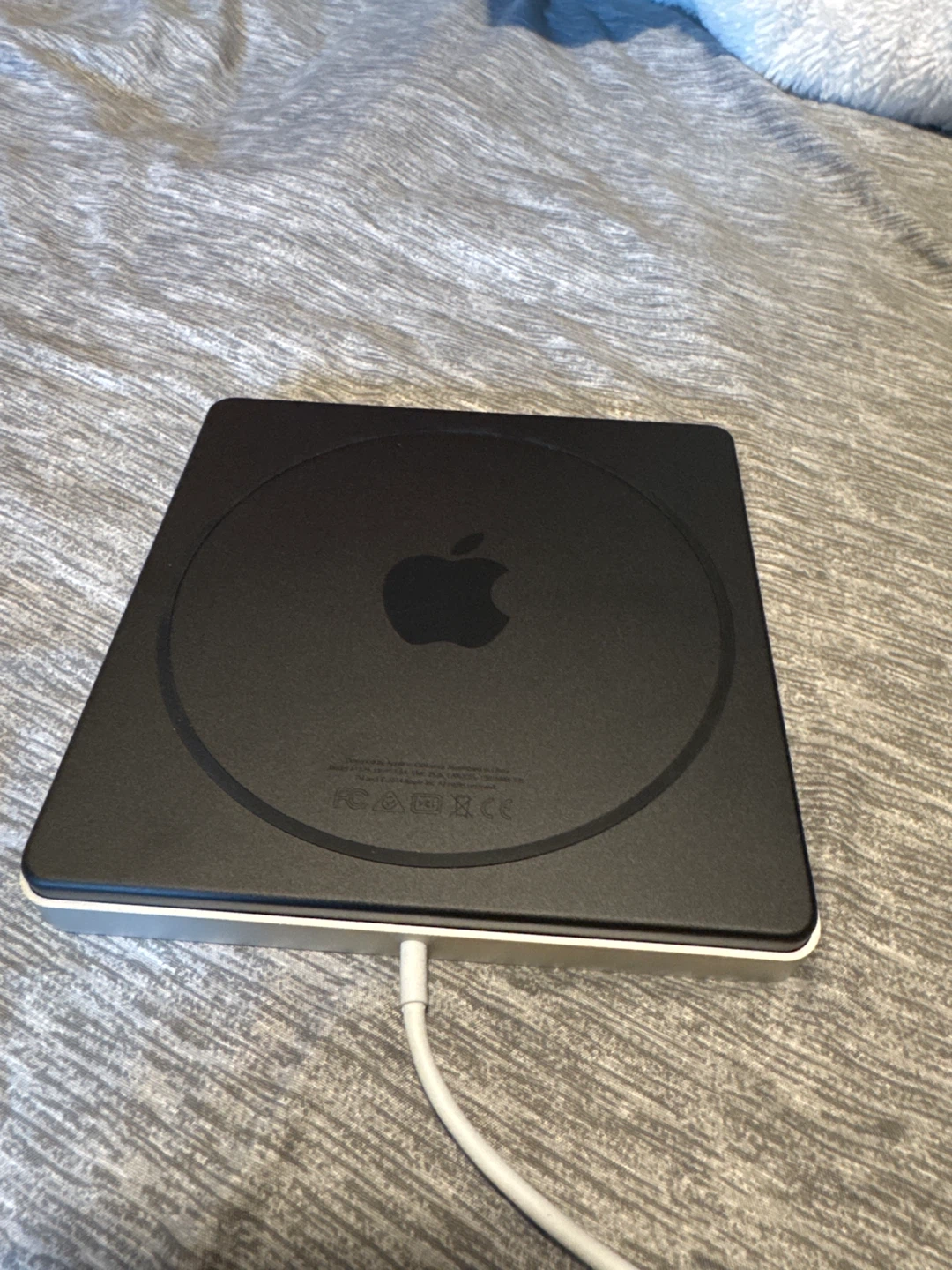 Apple SuperDrive External USB Drive - photo 2