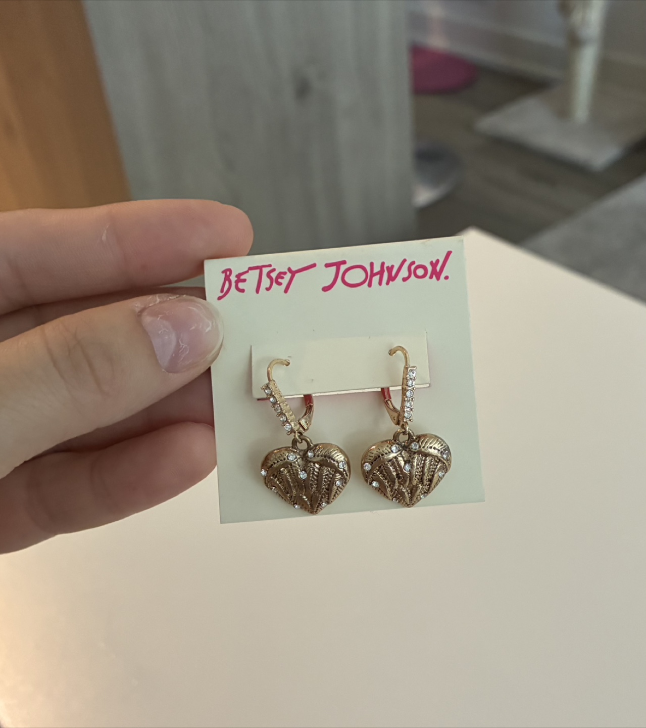 Gold-coloured heart earrings - photo 3