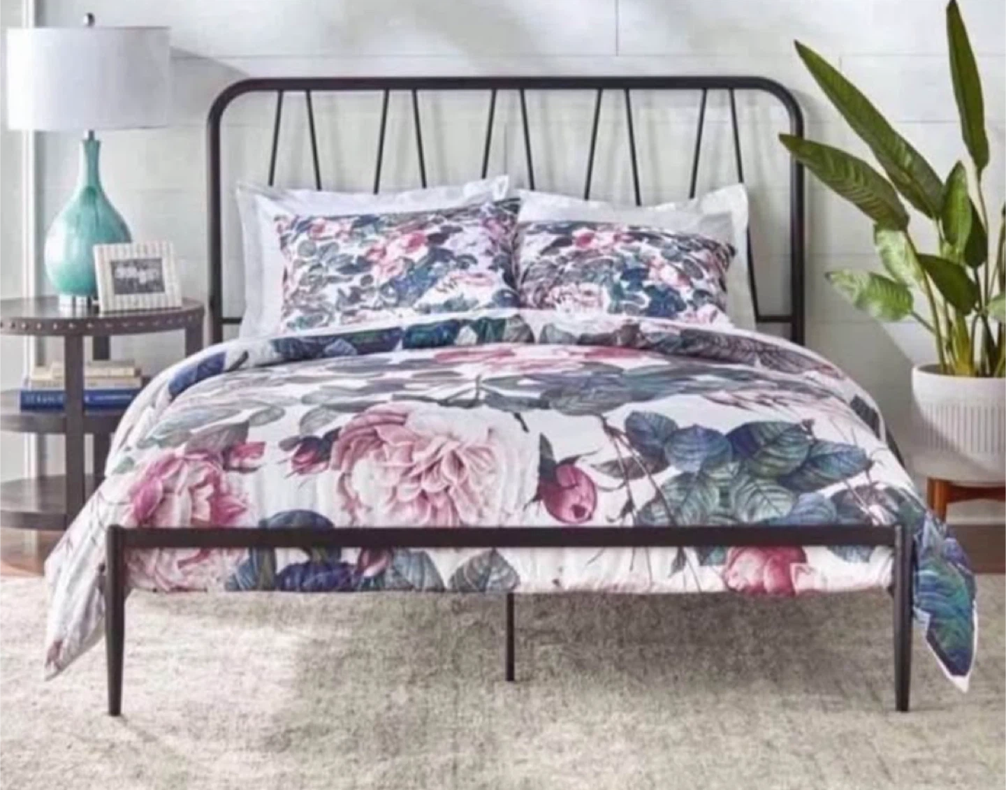 New Queen Size Modern Sturdy Metal Bed