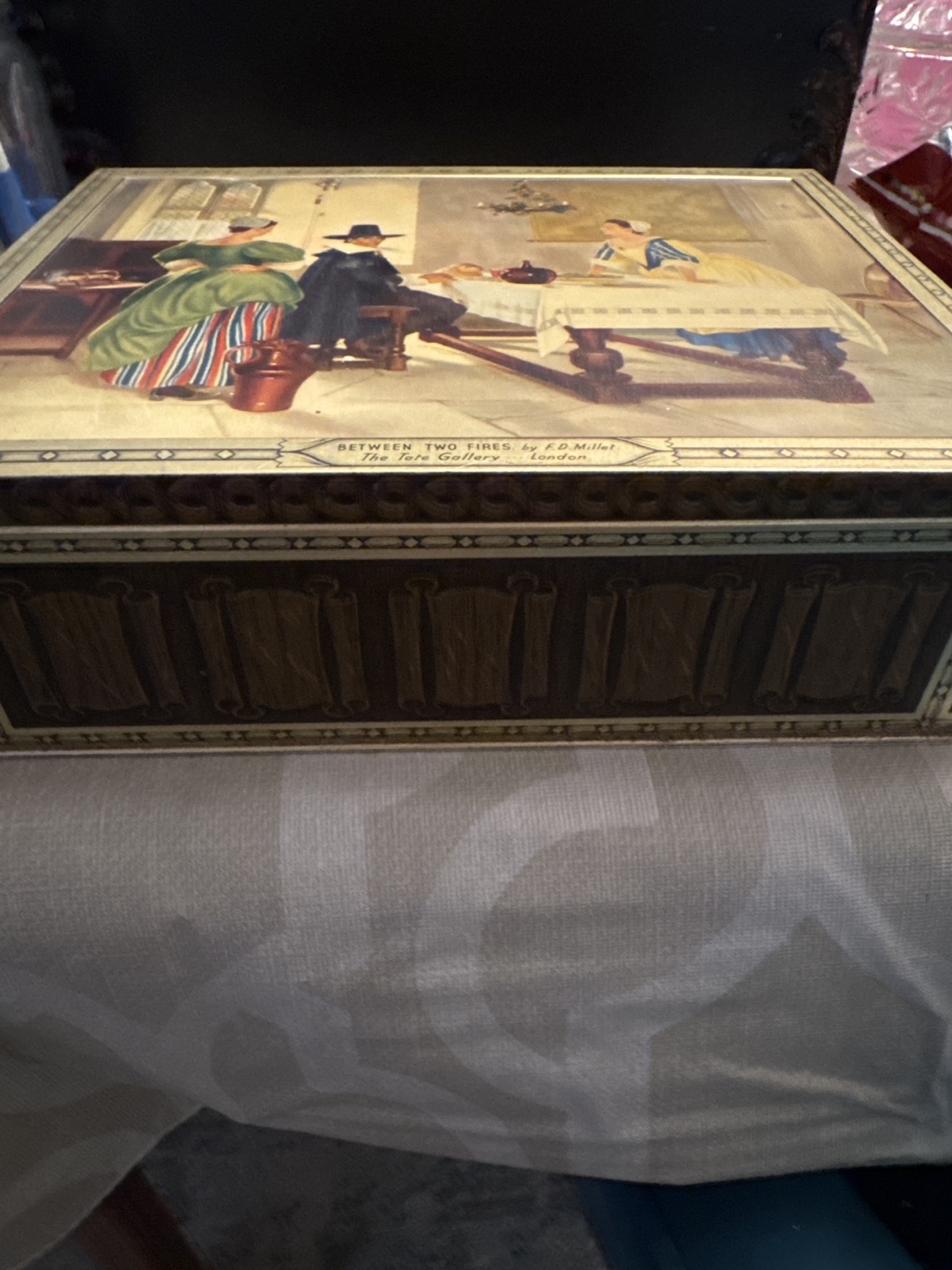 Vintage Decorative Tin Box - "Between Two Fires" - photo 4