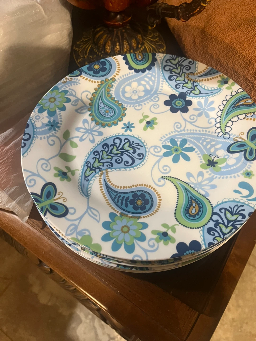 Plates & Lunch Containers