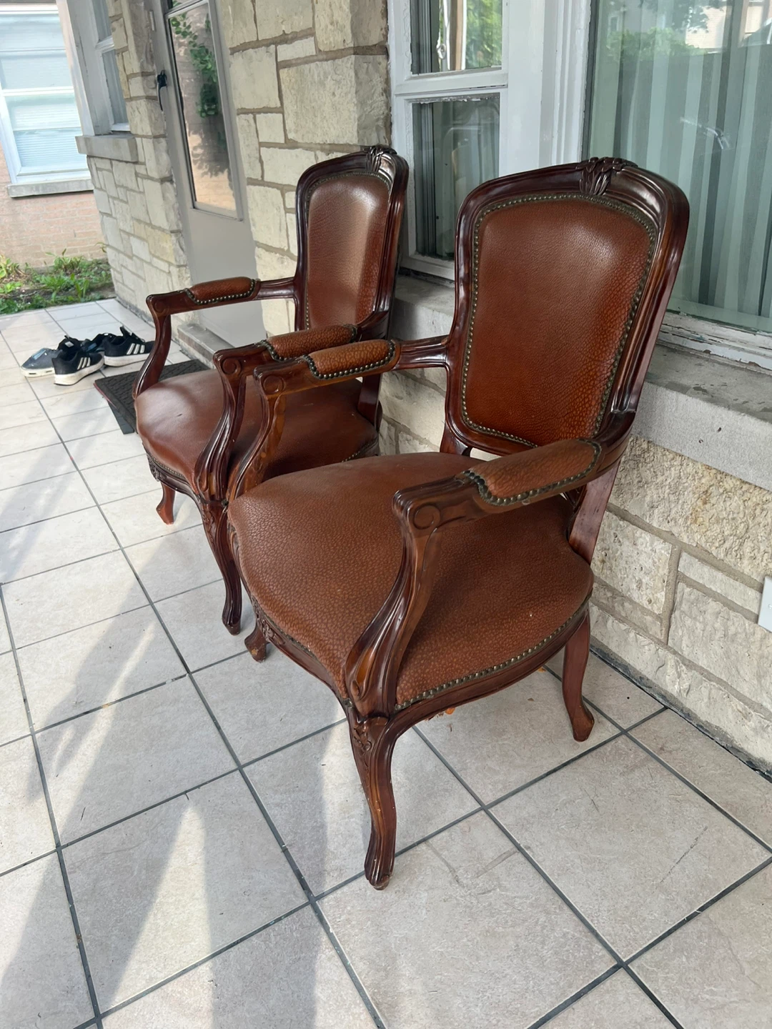 2 matching armchairs - photo 5