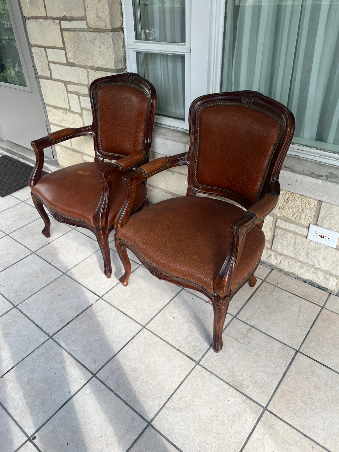 2 matching armchairs - photo 3