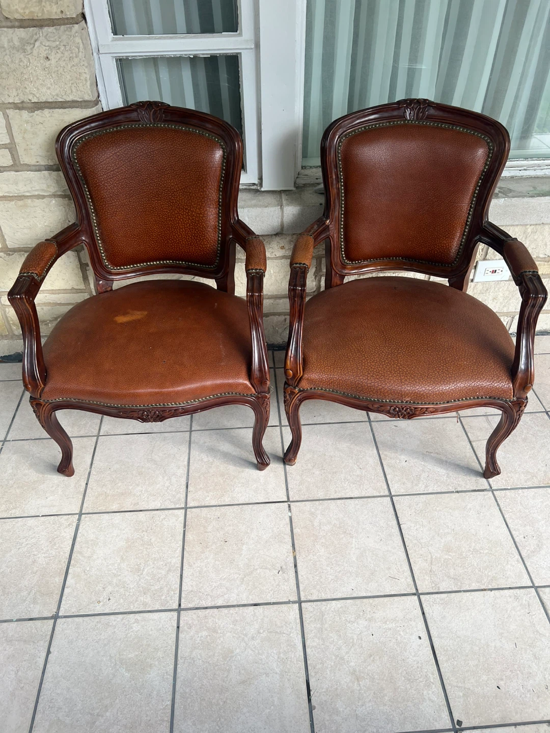 2 matching armchairs