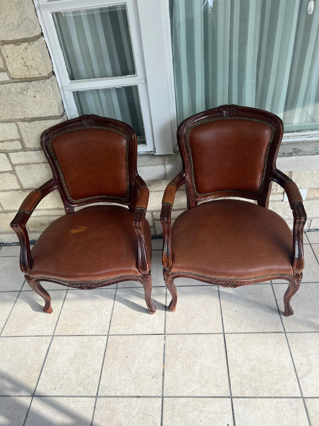 2 matching armchairs - photo 4