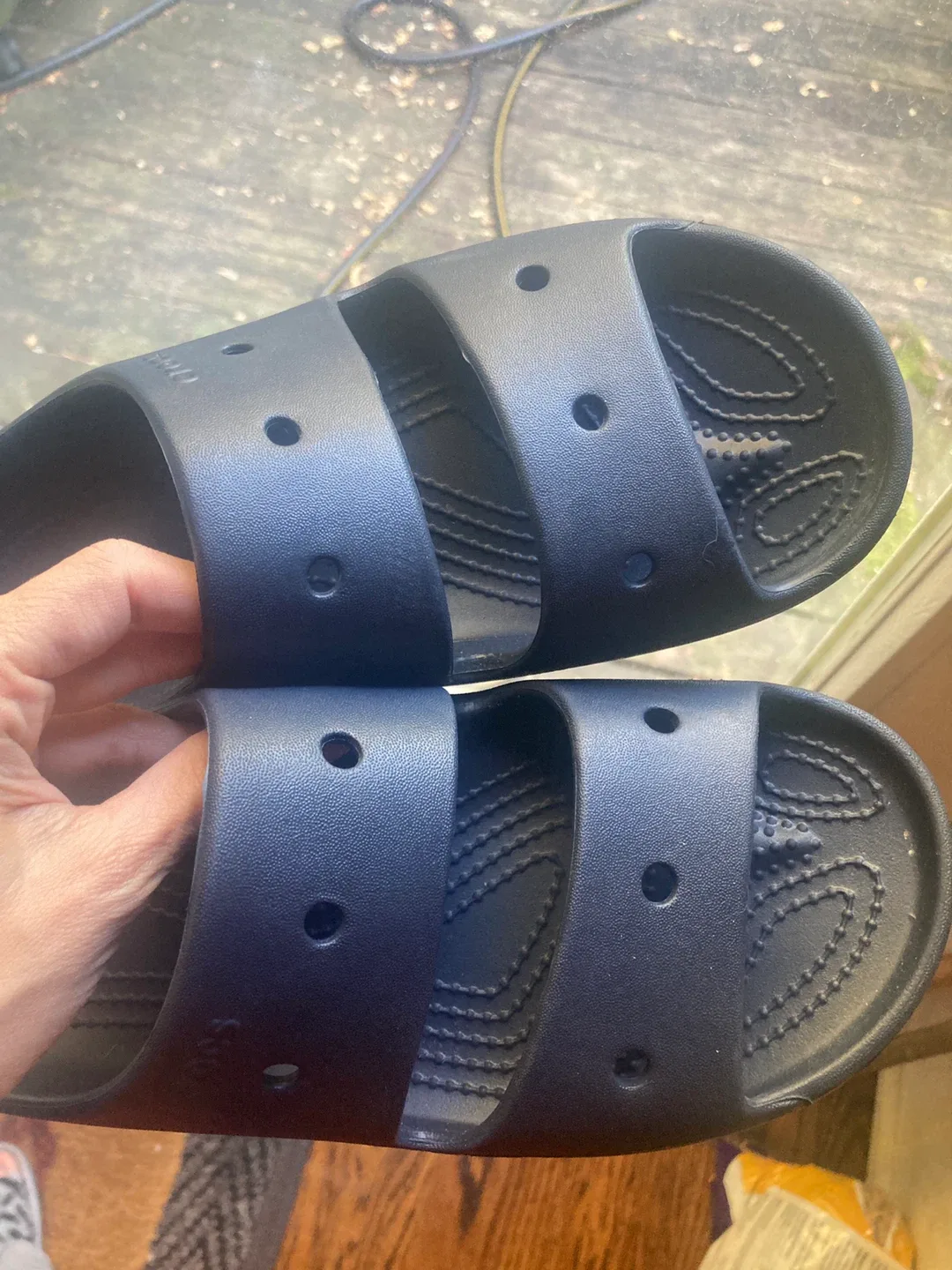 New Crocs sandals image indicator(6)