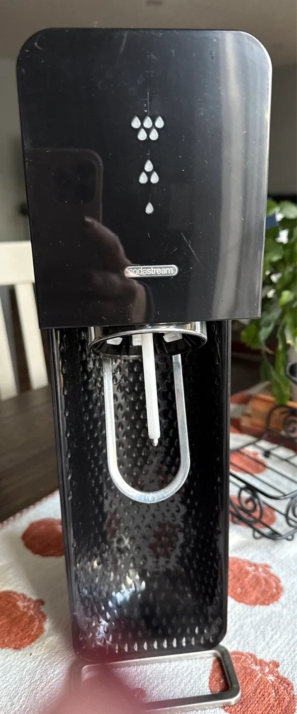 SodaStream Sparkling Water Maker - Black image indicator(2)