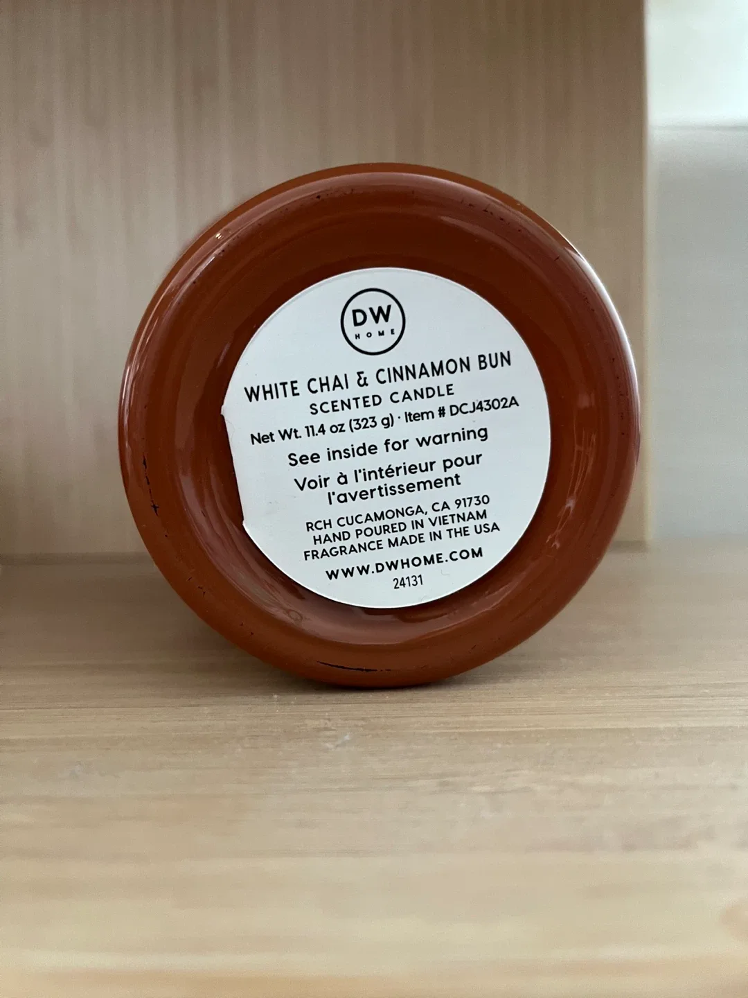 White chai cinnamon bun candle image indicator(2)