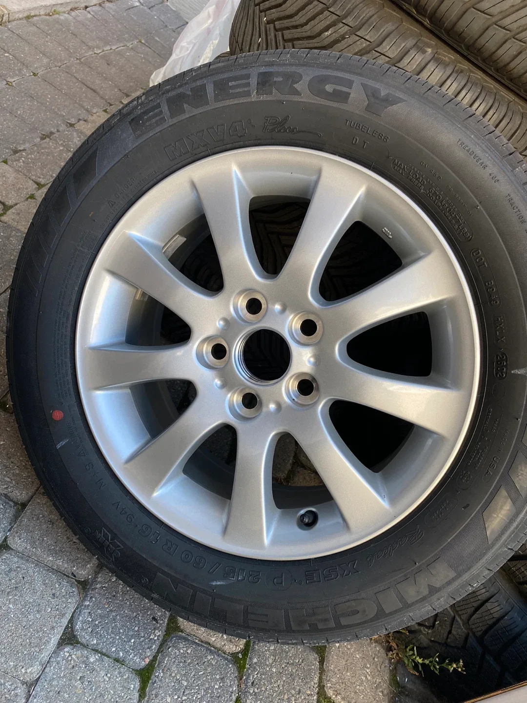 5 Winter tire with Lexus Alloy Rims image indicator(3)