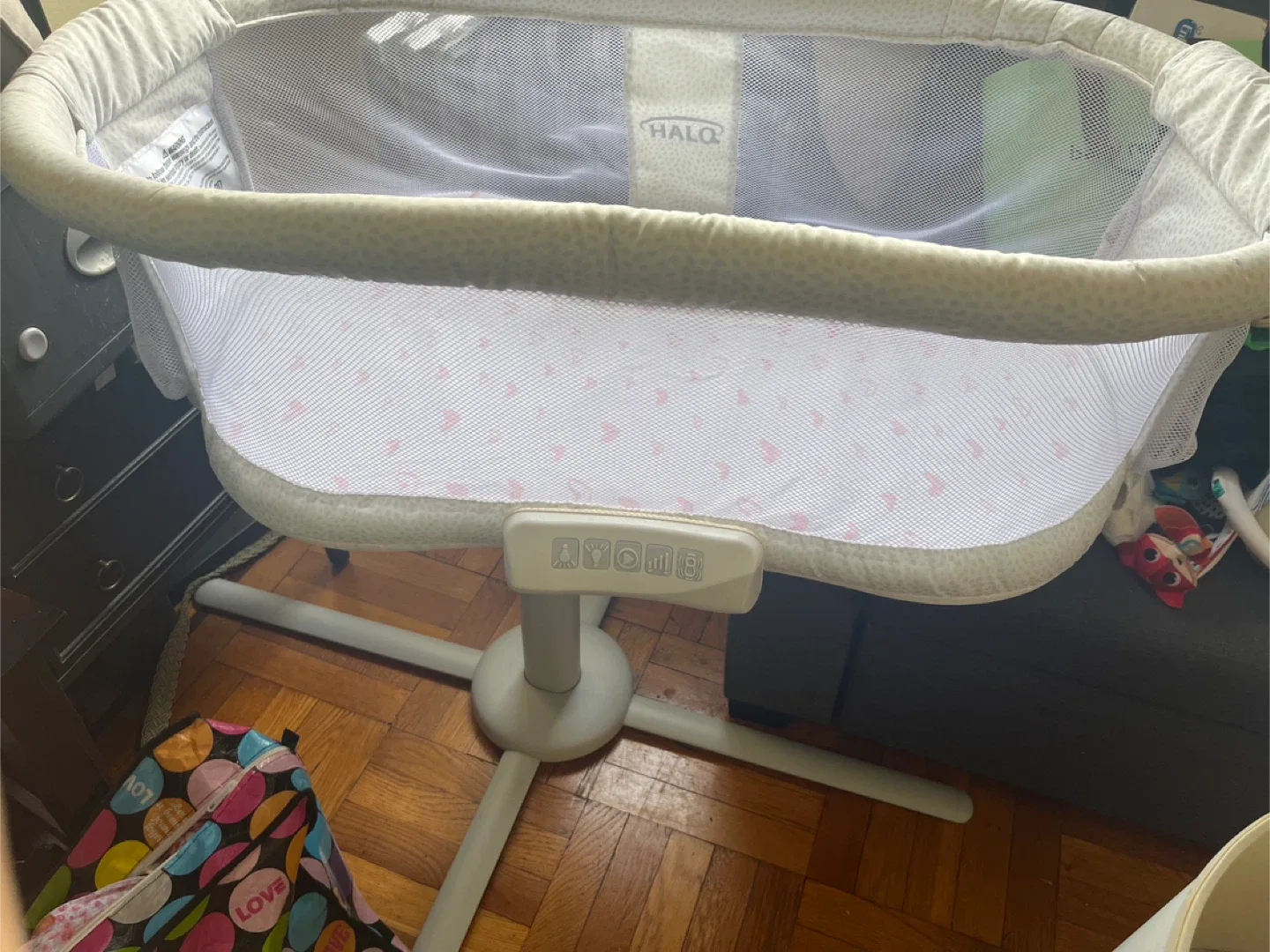 Halo BassiNest Swivel Sleeper image indicator(2)