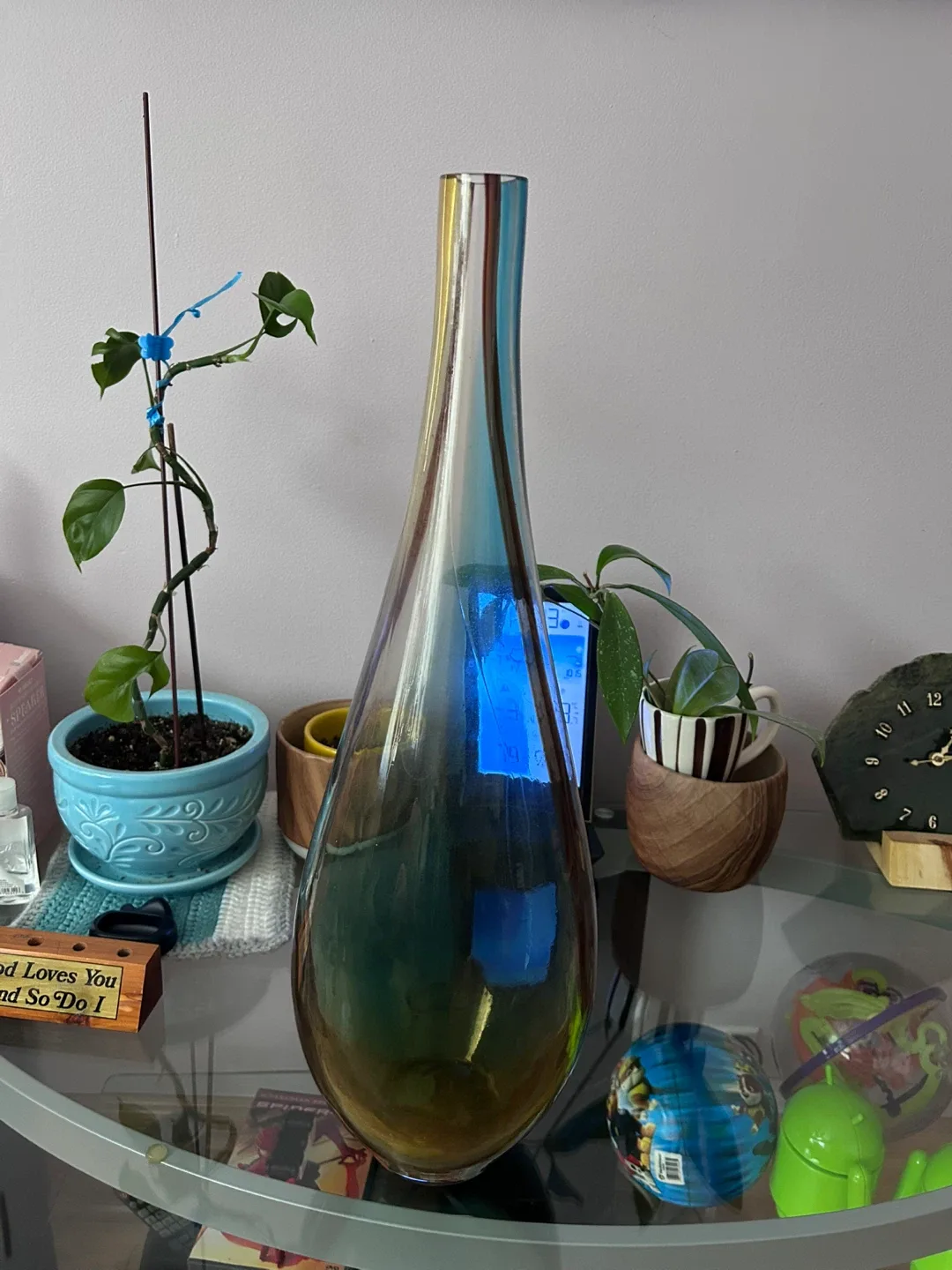 Elegant Decorative Vase thumbnail