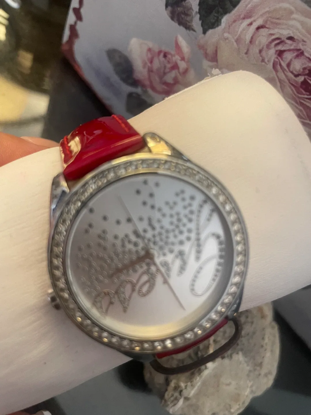 Guess Ladies Watch with Red Band image indicator(4)