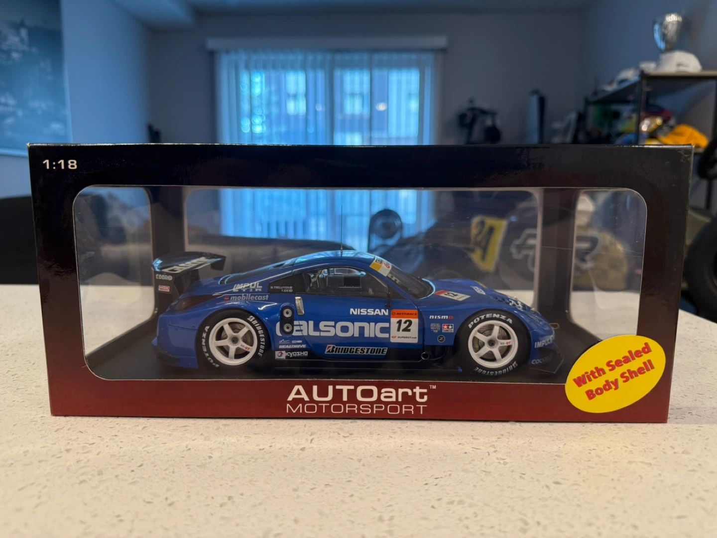 AUTOart 2005 Super GT Nissan Calsonic Impul Z #12 1:18 - photo 3