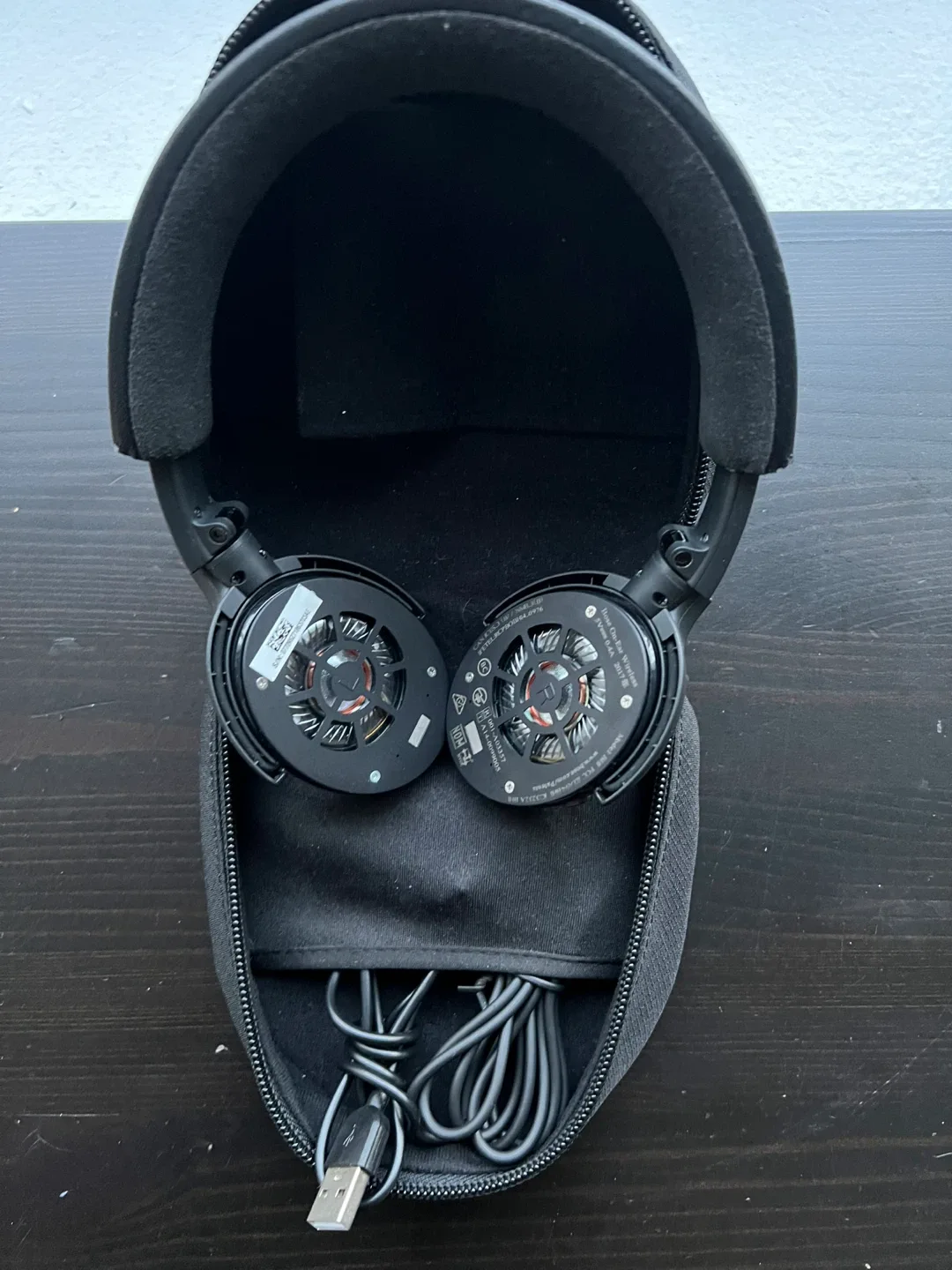 Bose Headphones with Case and Cables - MOVING OUT SALE ✈️ image indicator(5)