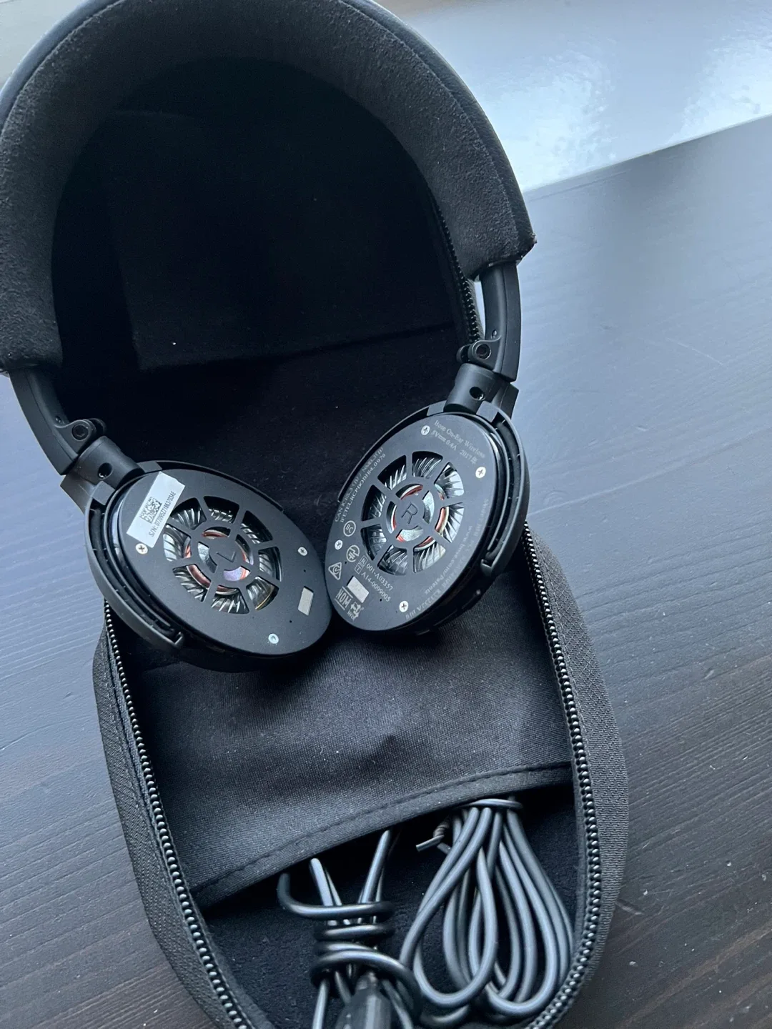 Bose Headphones with Case and Cables - MOVING OUT SALE ✈️ thumbnail