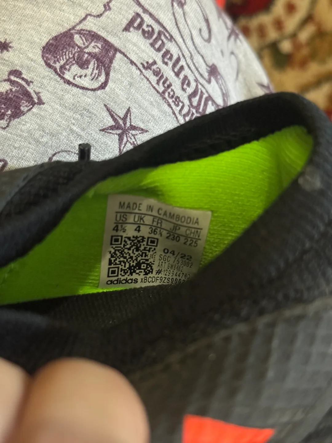 2 pairs of footwear image indicator(5)