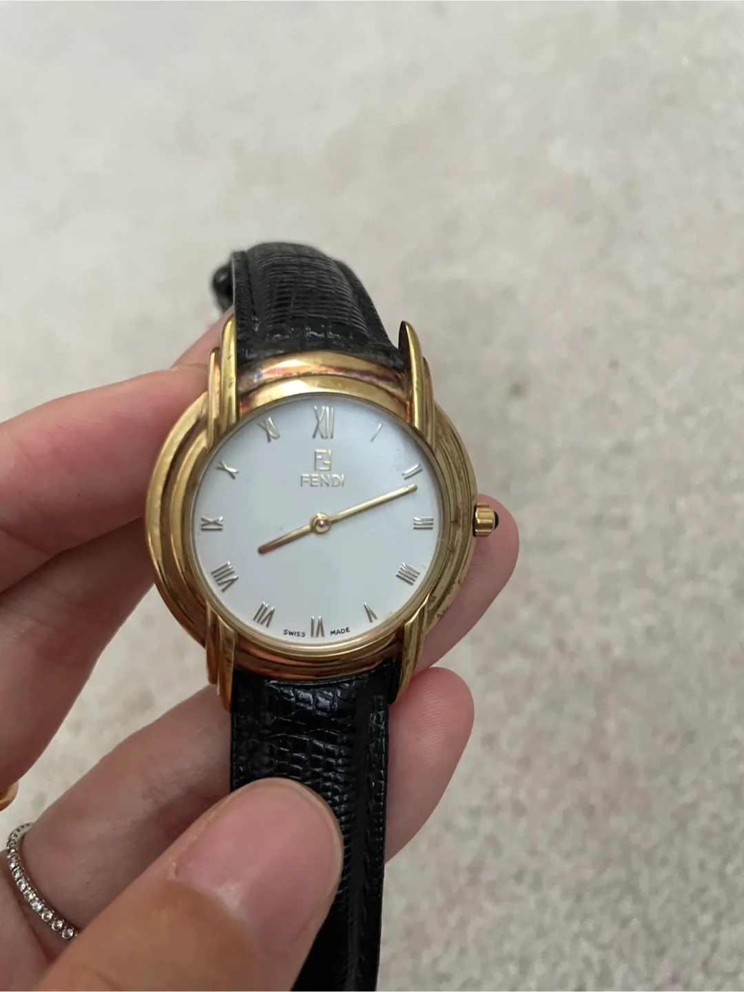 vintage Fendi Quartz Swiss Made Watch image indicator(3)