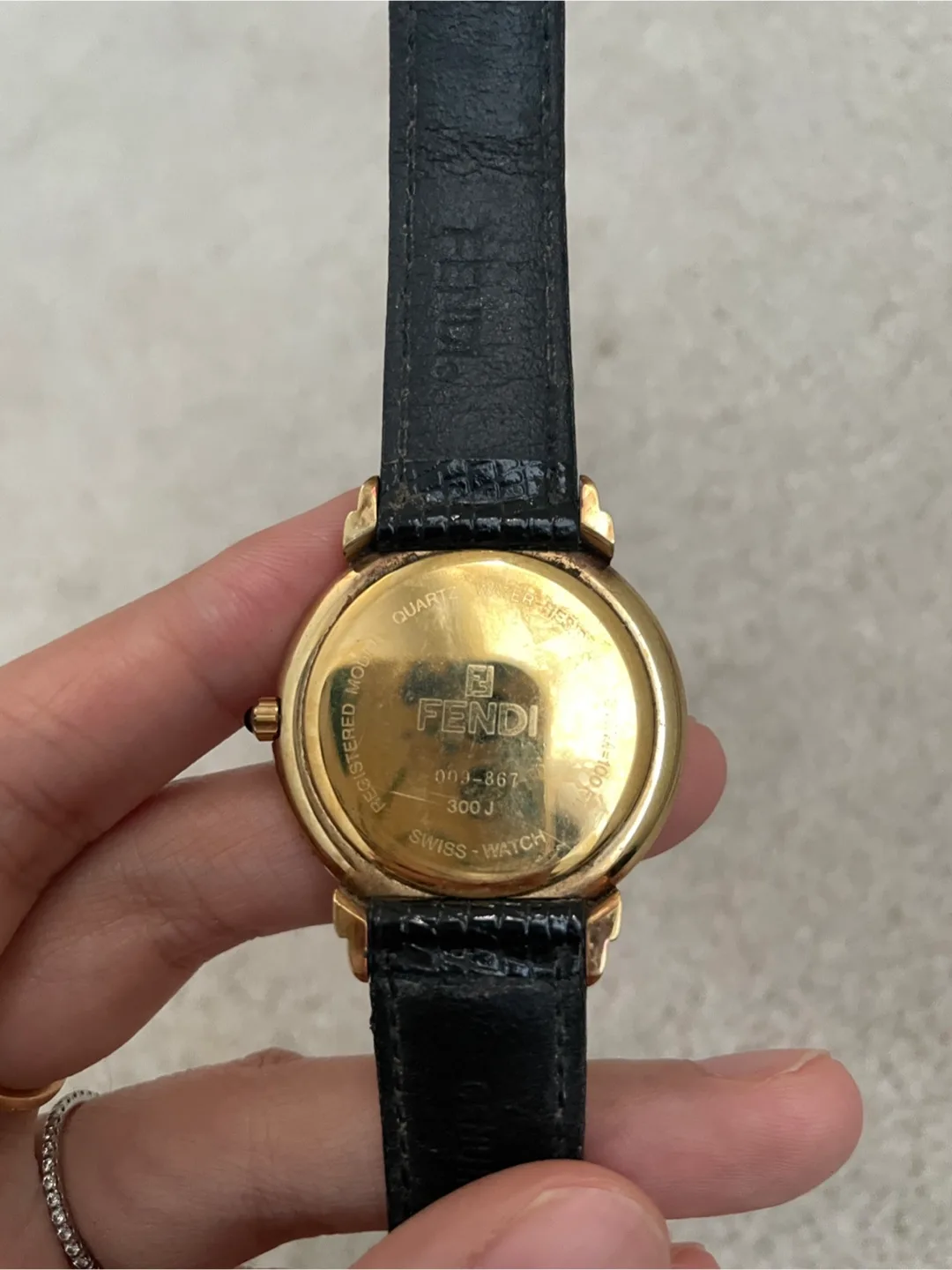 vintage Fendi Quartz Swiss Made Watch image indicator(4)