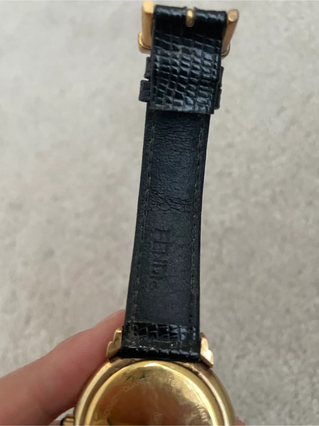 vintage Fendi Quartz Swiss Made Watch image indicator(5)